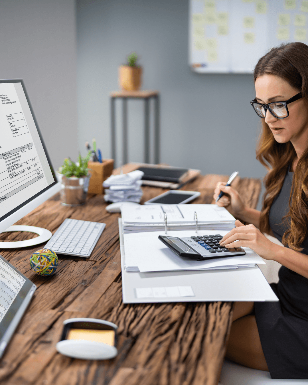 Niebieski Nowoczesny Profesjonalny Biznesowy Szukasz Agent Nieruchomości Post na Instagram-2 expertfinancial.pl